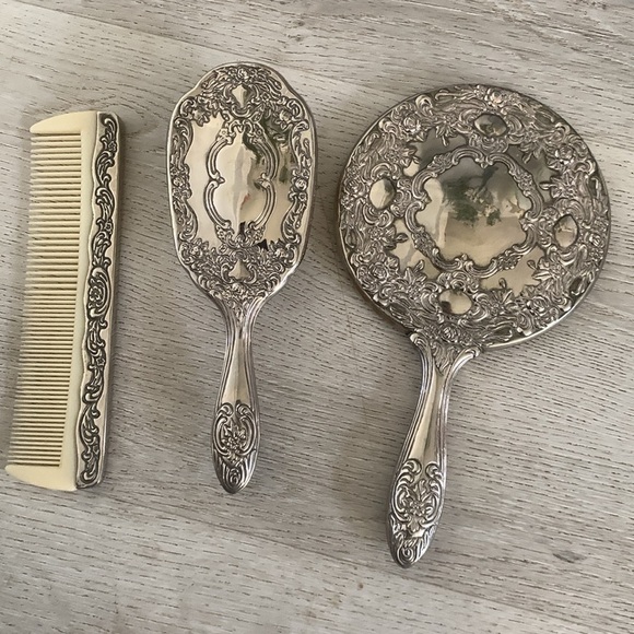 Set of 3 Vintage‎ Silver Vanity Set with Mirror, Brush, and Comb Victoria rare - Picture 4 of 8